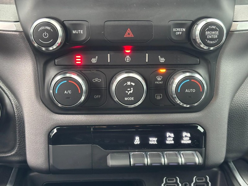 Ram 1500 Vehicle Full-screen Gallery Image 22