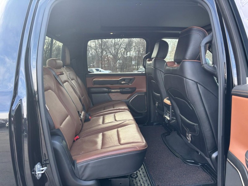 Ram 1500 Vehicle Full-screen Gallery Image 09