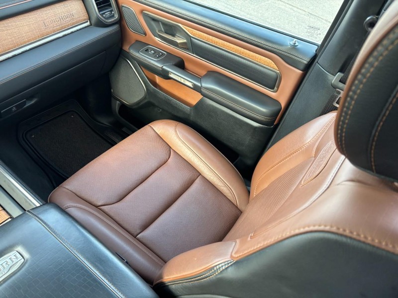 Ram 1500 Vehicle Full-screen Gallery Image 14