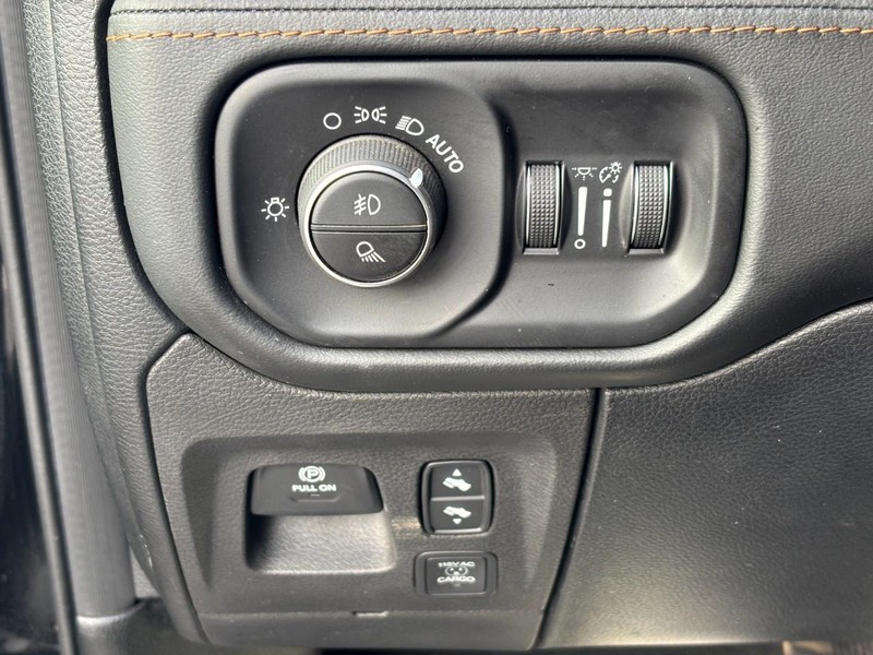 Ram 1500 Vehicle Full-screen Gallery Image 15
