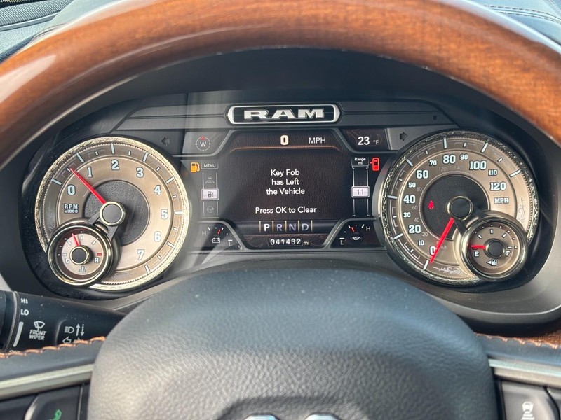 Ram 1500 Vehicle Full-screen Gallery Image 18