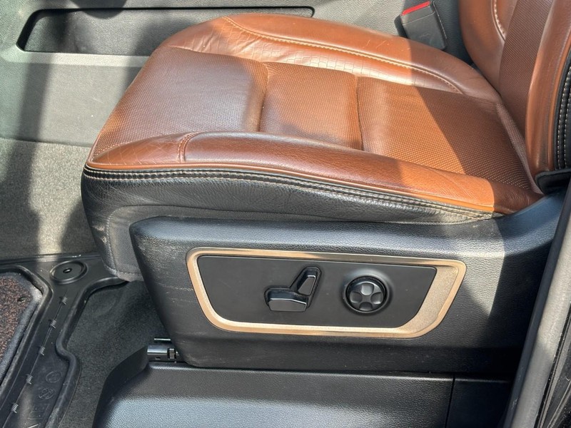 Ram 1500 Vehicle Full-screen Gallery Image 25