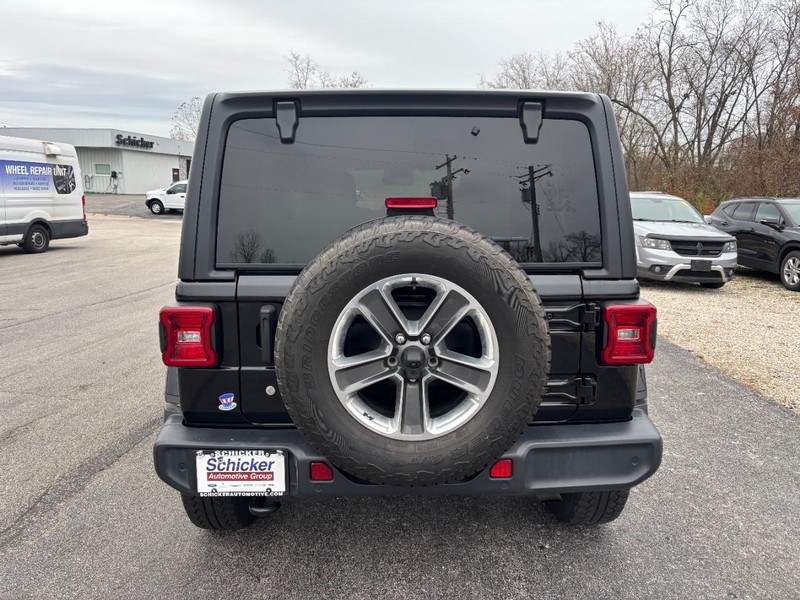 Jeep Wrangler Unlimited Vehicle Full-screen Gallery Image 05