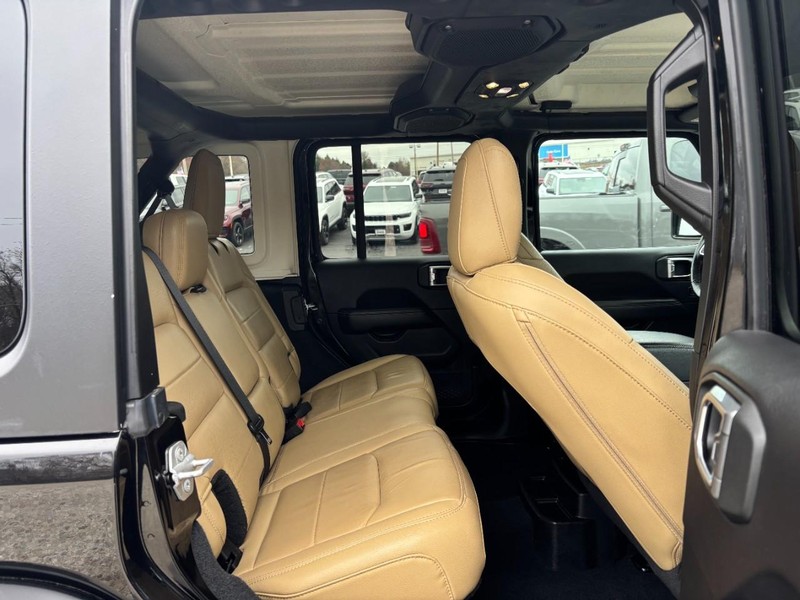 Jeep Wrangler Unlimited Vehicle Full-screen Gallery Image 10