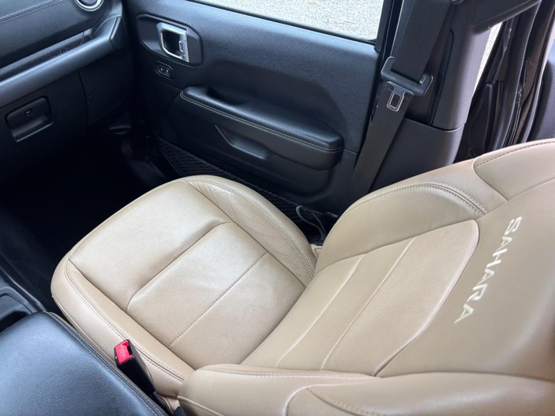 Jeep Wrangler Unlimited Vehicle Full-screen Gallery Image 15