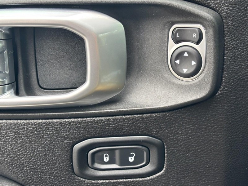 Jeep Wrangler Unlimited Vehicle Full-screen Gallery Image 24