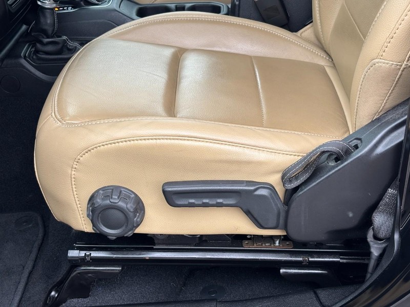 Jeep Wrangler Unlimited Vehicle Full-screen Gallery Image 25