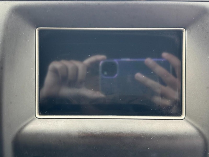 Jeep Grand Cherokee Vehicle Full-screen Gallery Image 13