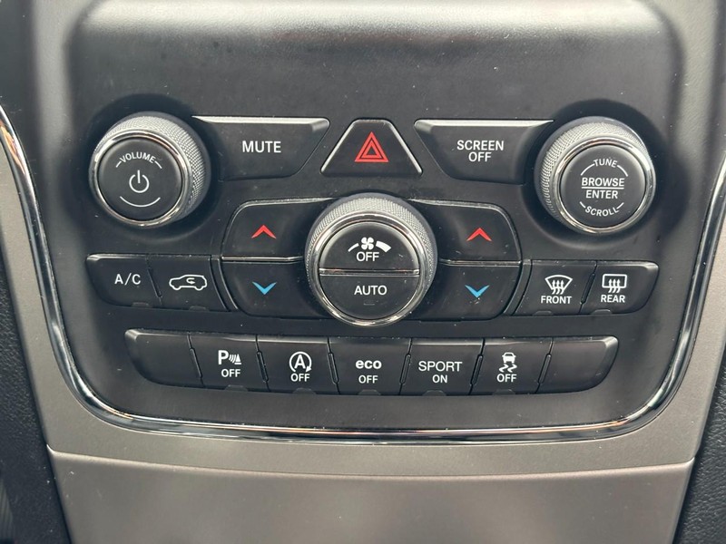 Jeep Grand Cherokee Vehicle Full-screen Gallery Image 14