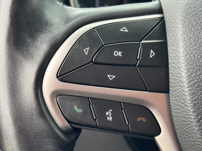 Jeep Grand Cherokee Vehicle Full-screen Gallery Image 17