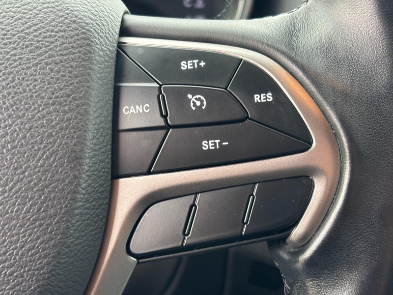 Jeep Grand Cherokee Vehicle Full-screen Gallery Image 18