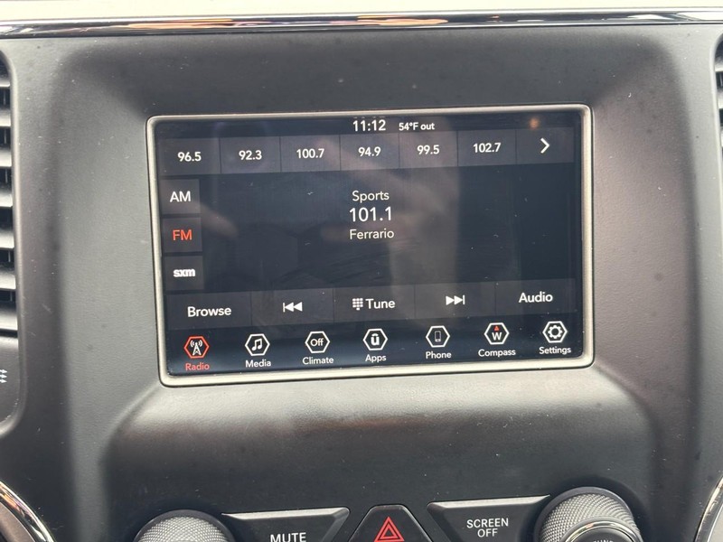 Jeep Grand Cherokee Vehicle Full-screen Gallery Image 20