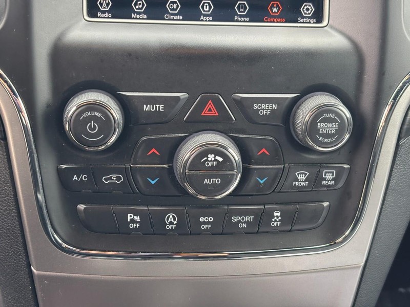 Jeep Grand Cherokee Vehicle Full-screen Gallery Image 22