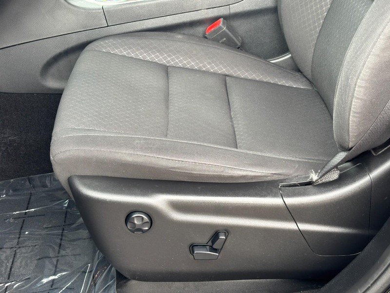 Jeep Grand Cherokee Vehicle Full-screen Gallery Image 24