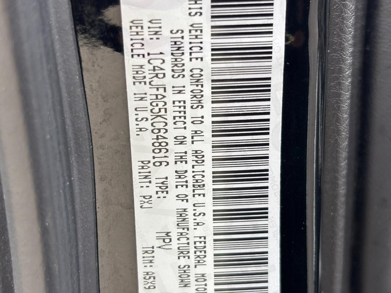 Jeep Grand Cherokee Vehicle Full-screen Gallery Image 25