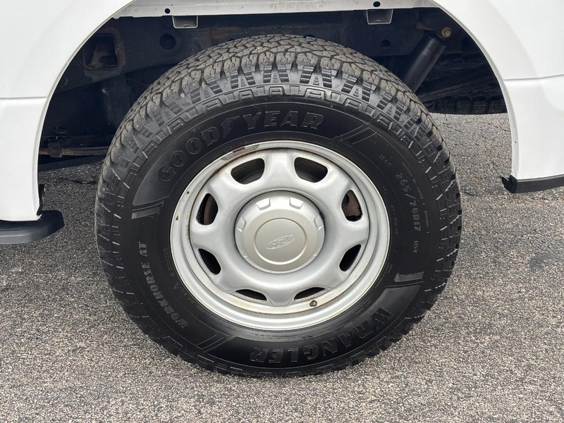 Ford F-150 Vehicle Full-screen Gallery Image 06