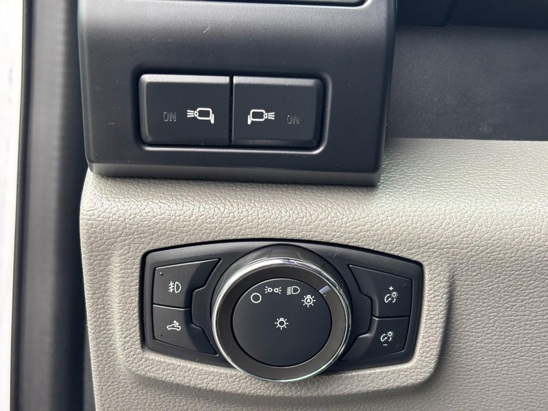 Ford F-150 Vehicle Full-screen Gallery Image 11