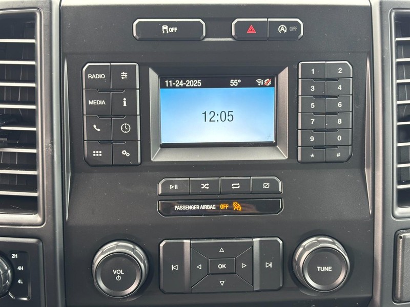 Ford F-150 Vehicle Full-screen Gallery Image 15