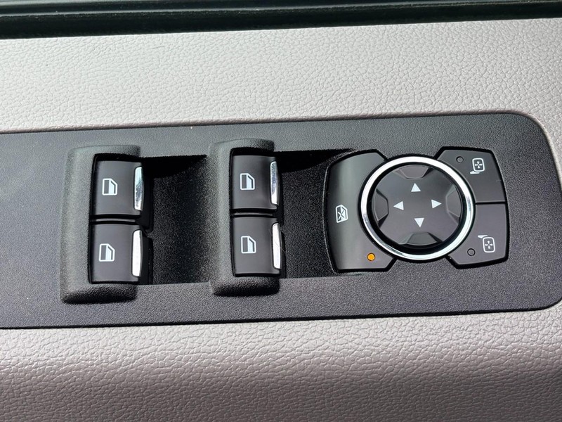 Ford F-150 Vehicle Full-screen Gallery Image 18