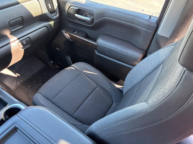 GMC Sierra 1500 Vehicle Full-screen Gallery Image 15