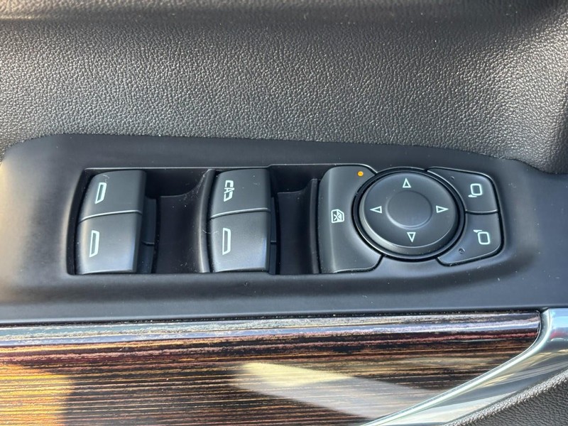 GMC Sierra 1500 Vehicle Full-screen Gallery Image 23