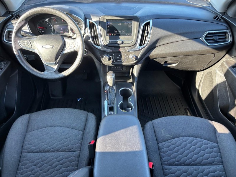 Chevrolet Equinox Vehicle Full-screen Gallery Image 11