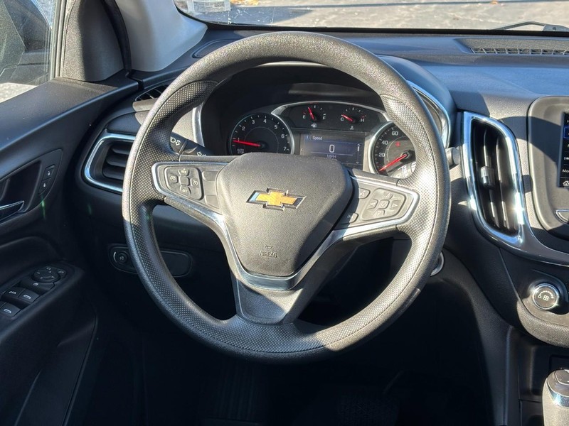 Chevrolet Equinox Vehicle Full-screen Gallery Image 12