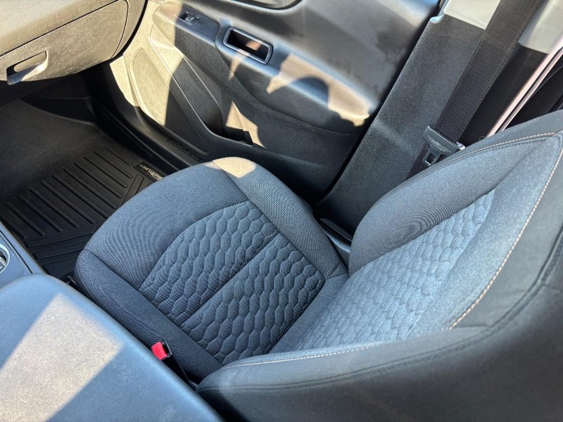 Chevrolet Equinox Vehicle Full-screen Gallery Image 15