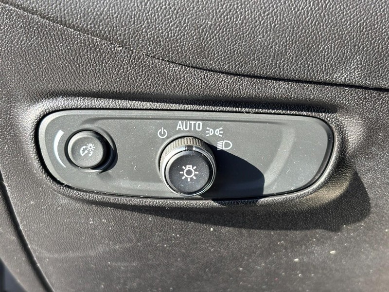 Chevrolet Equinox Vehicle Full-screen Gallery Image 16