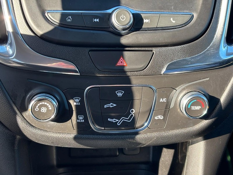 Chevrolet Equinox Vehicle Full-screen Gallery Image 22