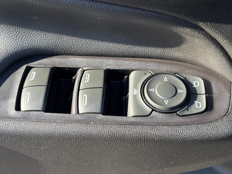 Chevrolet Equinox Vehicle Full-screen Gallery Image 23