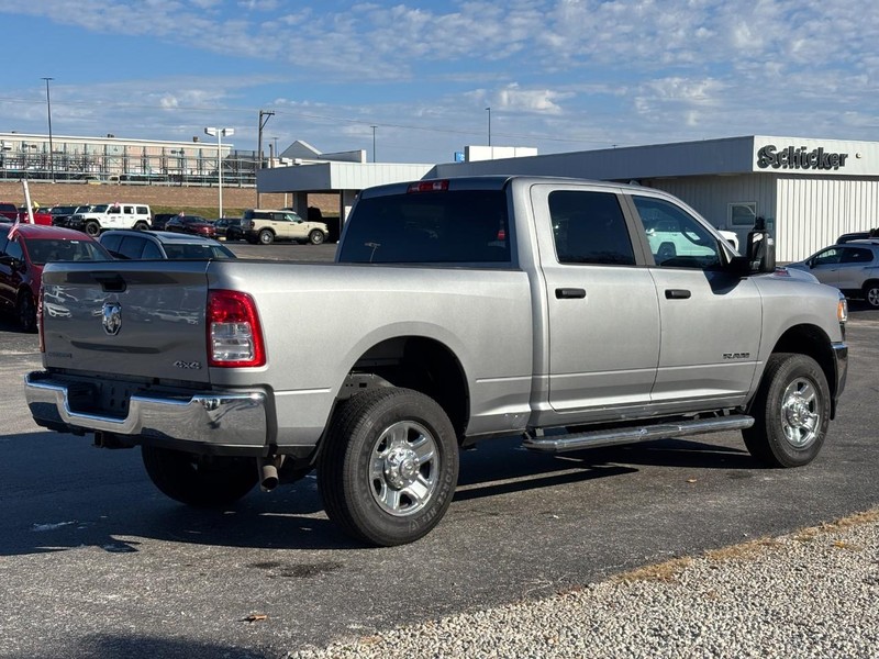 Ram 2500 Vehicle Full-screen Gallery Image 03