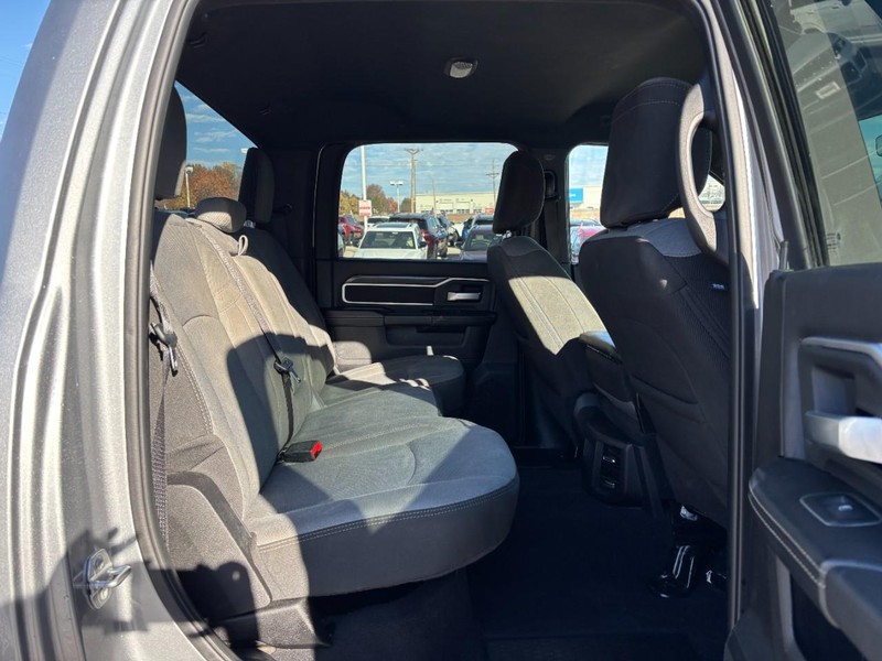 Ram 2500 Vehicle Full-screen Gallery Image 10