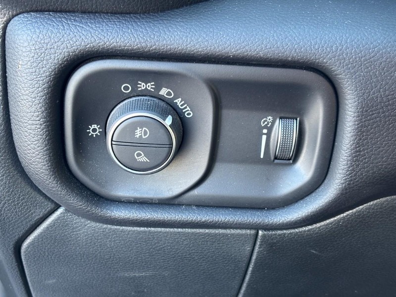 Ram 2500 Vehicle Full-screen Gallery Image 17