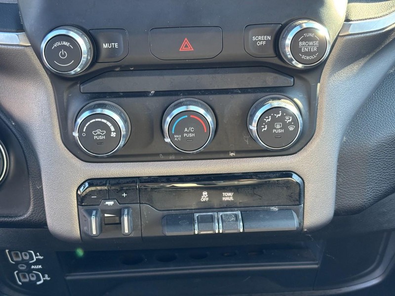 Ram 2500 Vehicle Full-screen Gallery Image 23