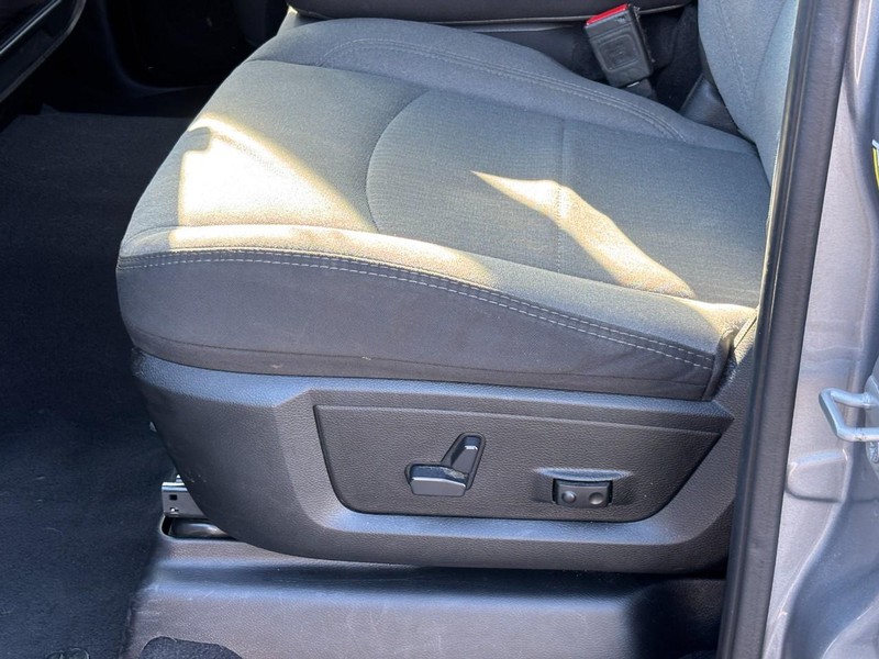 Ram 2500 Vehicle Full-screen Gallery Image 25