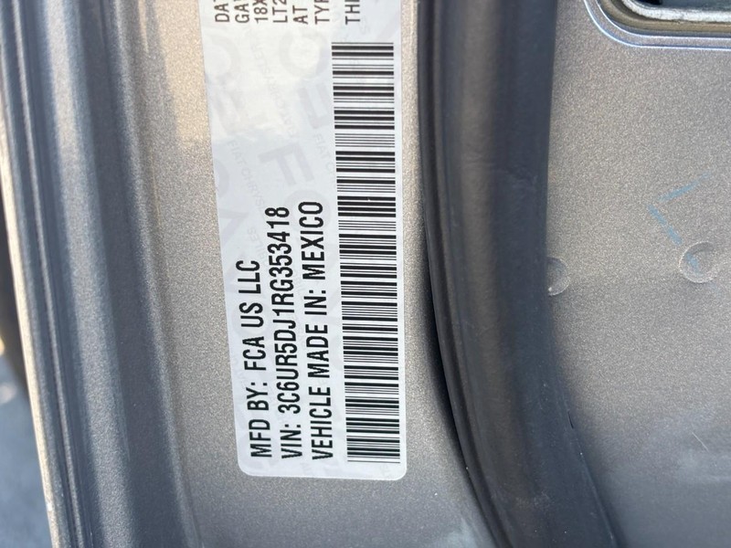 Ram 2500 Vehicle Full-screen Gallery Image 26