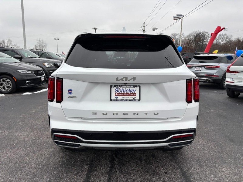 Kia Sorento Vehicle Full-screen Gallery Image 05