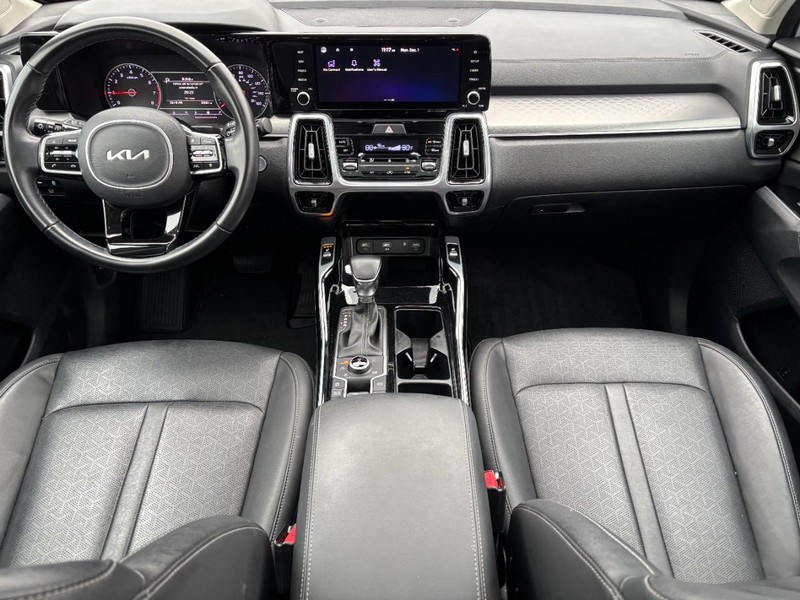 Kia Sorento Vehicle Full-screen Gallery Image 10