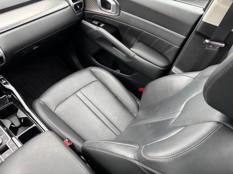 Kia Sorento Vehicle Full-screen Gallery Image 14