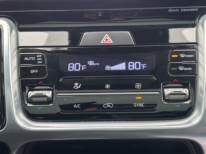 Kia Sorento Vehicle Full-screen Gallery Image 22