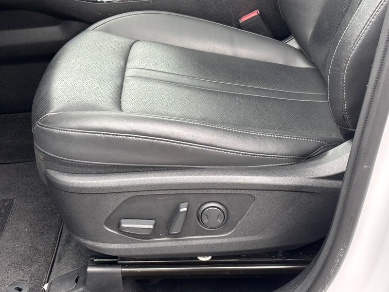 Kia Sorento Vehicle Full-screen Gallery Image 24