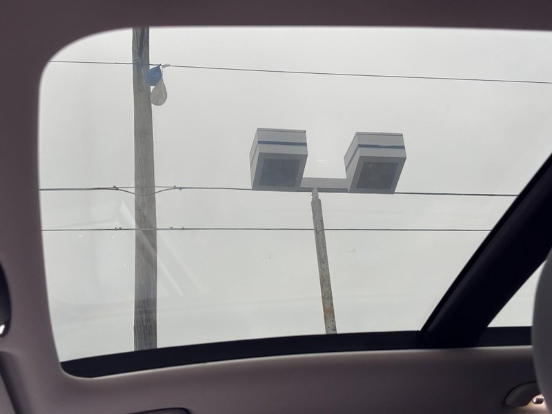 Kia Sorento Vehicle Full-screen Gallery Image 25