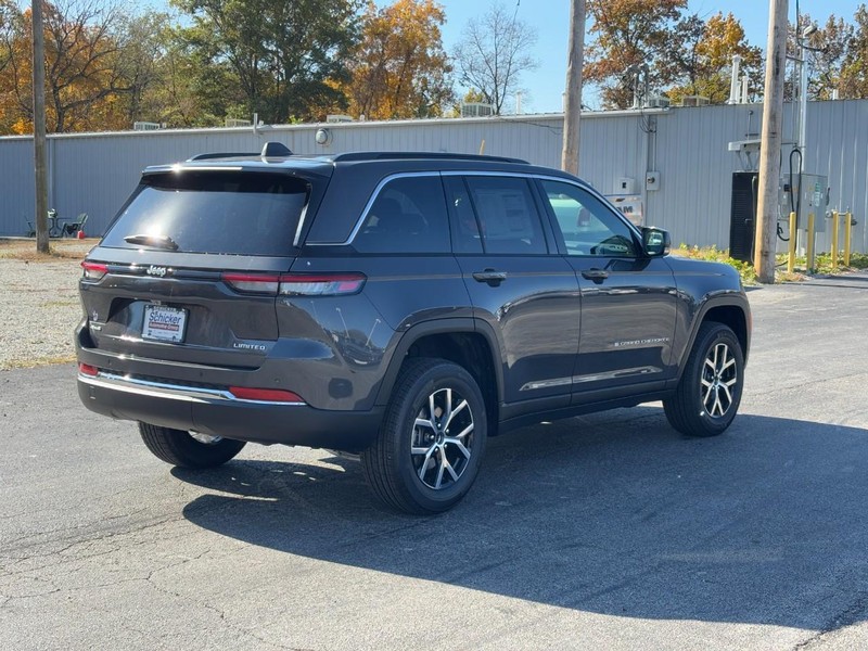 Jeep Grand Cherokee Vehicle Full-screen Gallery Image 03