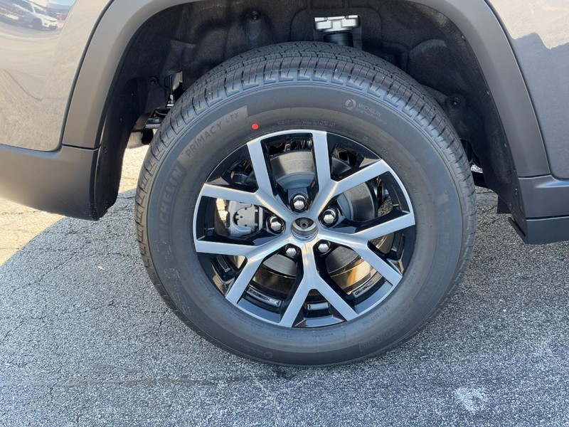 Jeep Grand Cherokee Vehicle Full-screen Gallery Image 04