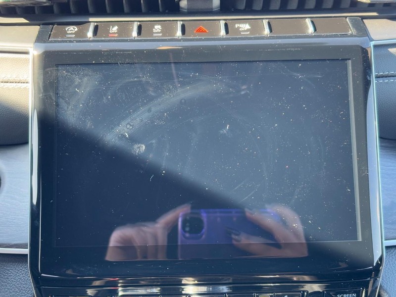 Jeep Grand Cherokee Vehicle Full-screen Gallery Image 08