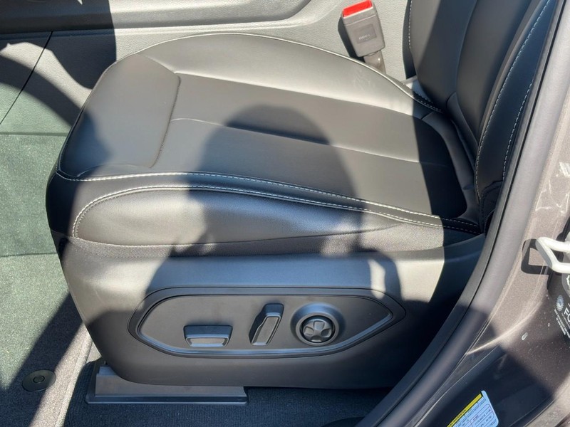 Jeep Grand Cherokee Vehicle Full-screen Gallery Image 19