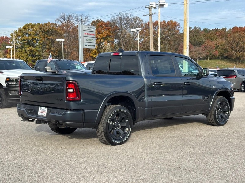 Ram 1500 Vehicle Full-screen Gallery Image 03