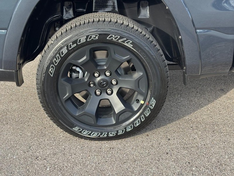 Ram 1500 Vehicle Full-screen Gallery Image 04