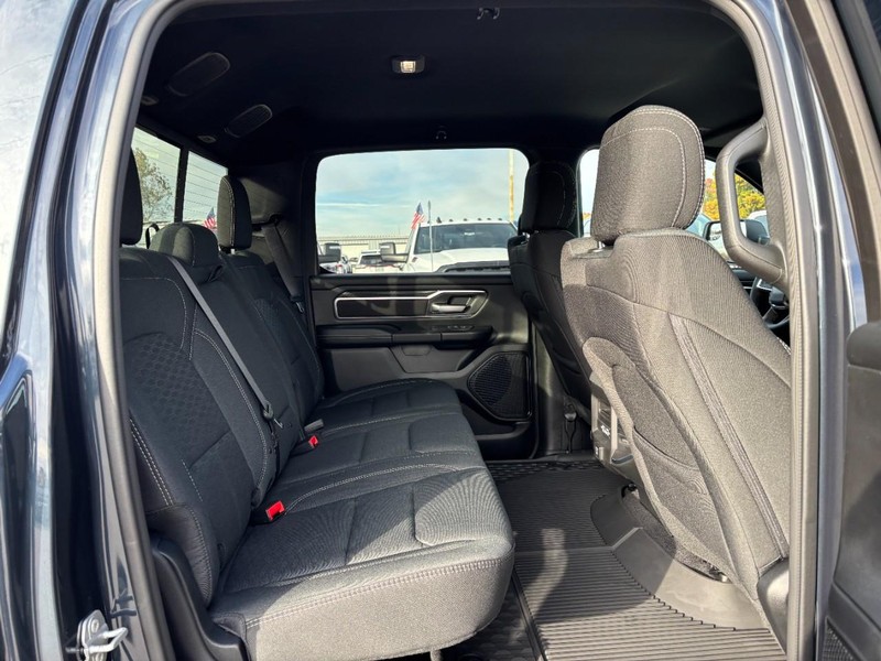 Ram 1500 Vehicle Full-screen Gallery Image 05